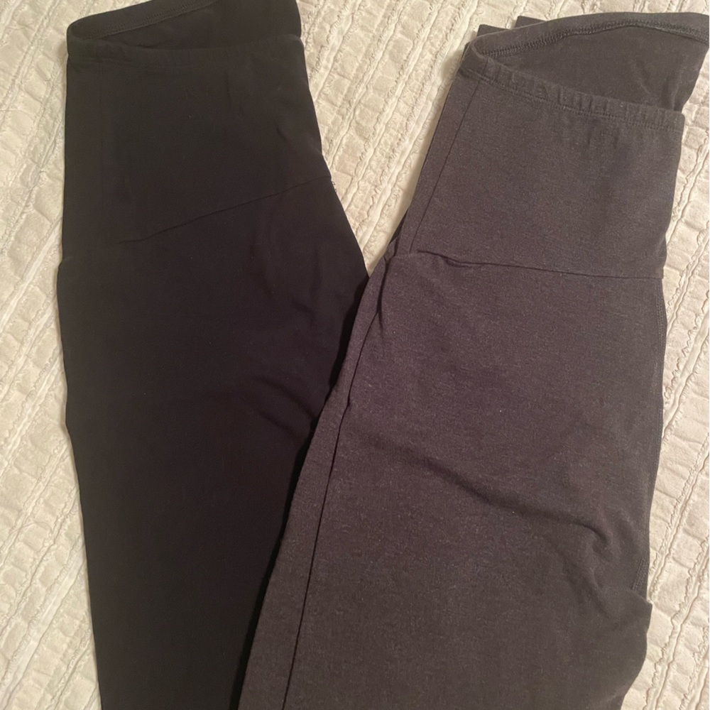2 maternity leggings, size M LONG. Black and grey